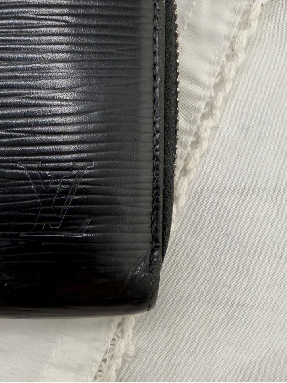 AUTHENTIC Louis Vuitton wallet. Black. - Picture 3 of 15